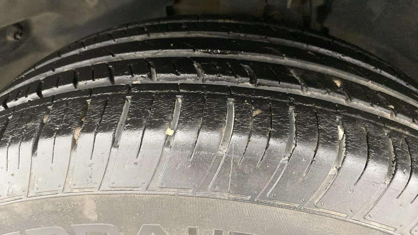 2021 Tata Harrier XT PLUS 2.0L KRYOTEC DARK EDITON, Diesel, Manual, 41,451 km, Left Front Tyre Tread