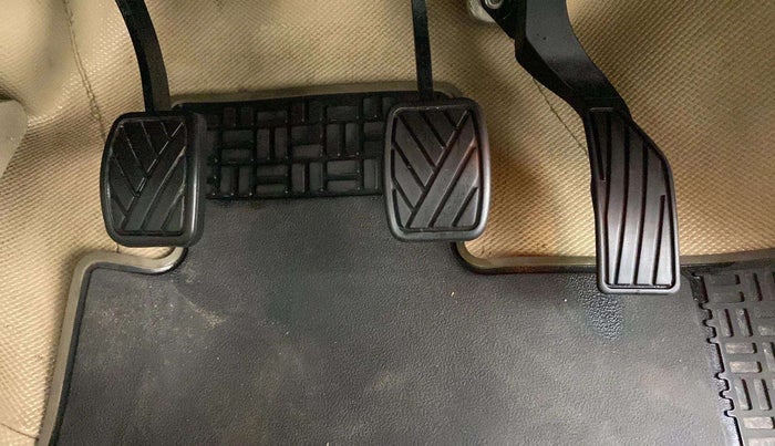 2018 Maruti Ciaz ALPHA 1.5 SHVS PETROL, Petrol, Manual, 74,733 km, Pedals