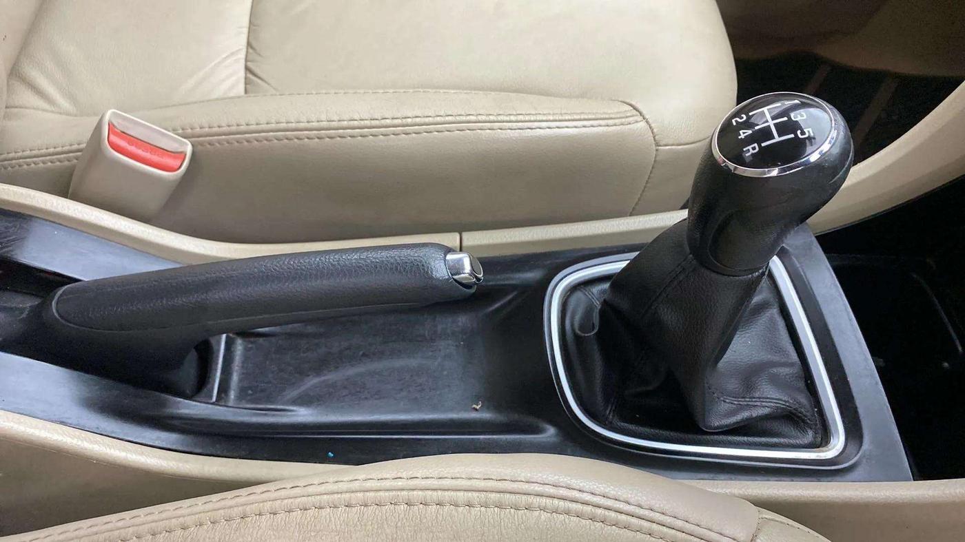 2018 Maruti Ciaz ALPHA 1.5 SHVS PETROL, Petrol, Manual, 74,733 km, Gear Lever