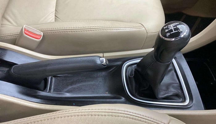 2018 Maruti Ciaz ALPHA 1.5 SHVS PETROL, Petrol, Manual, 74,733 km, Gear Lever