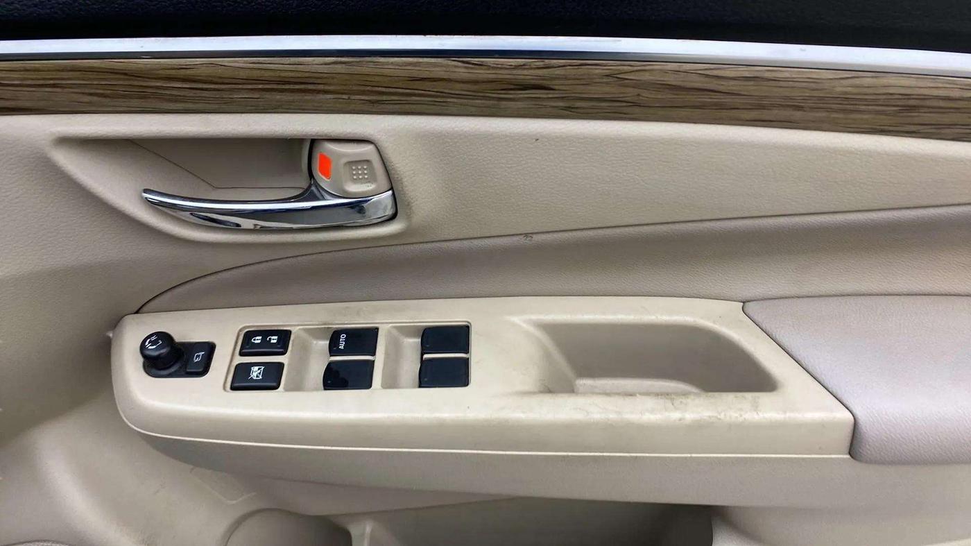 2018 Maruti Ciaz ALPHA 1.5 SHVS PETROL, Petrol, Manual, 74,733 km, Driver Side Door Panels Control
