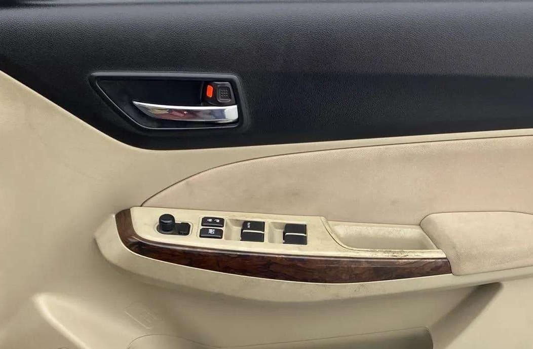 2018 Maruti Dzire ZDI PLUS, Diesel, Manual, 95,302 km, Driver Side Door Panels Control