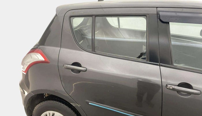 2015 Maruti Swift VXI, Petrol, Manual, 41,442 km, Right rear door - Minor scratches