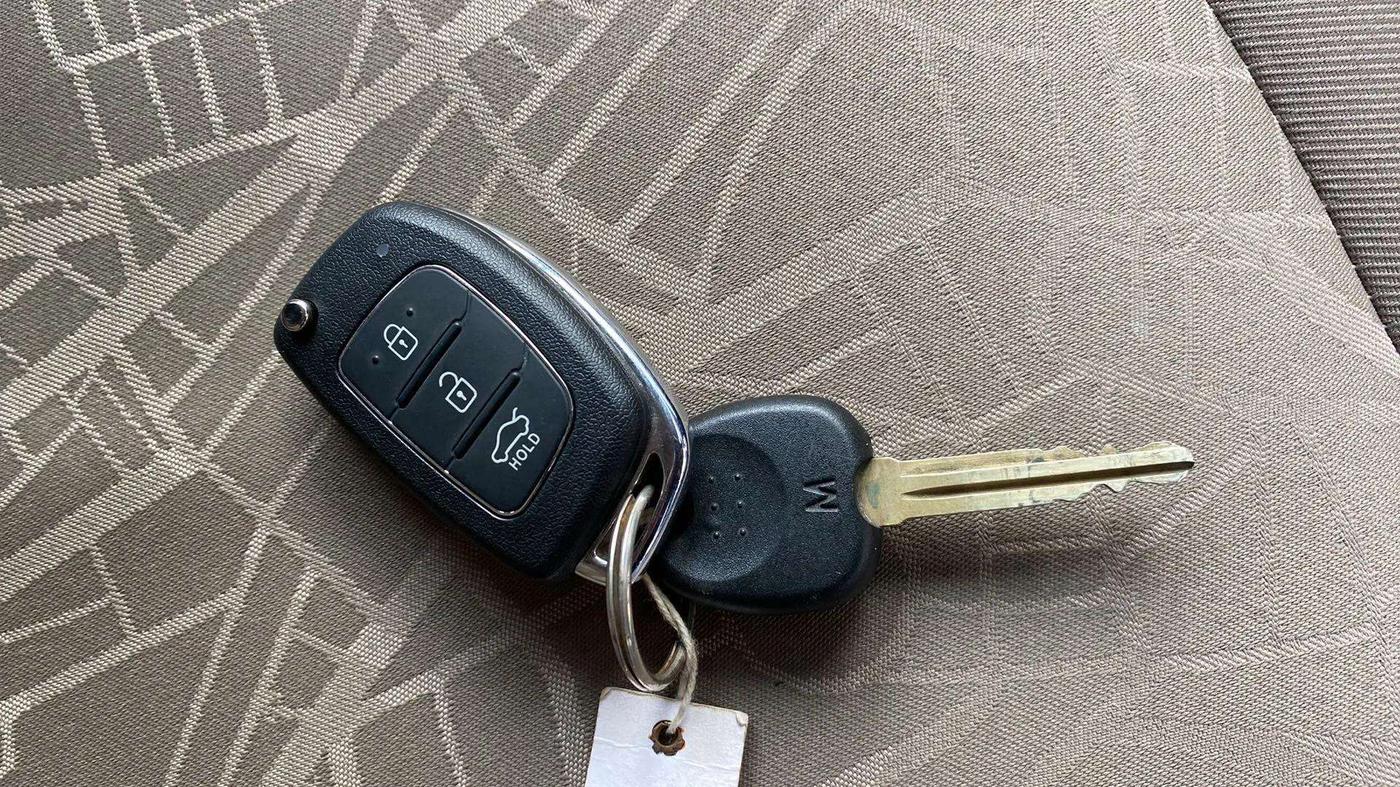 2016 Hyundai Xcent S 1.2, Petrol, Manual, 16,829 km, Key Close Up