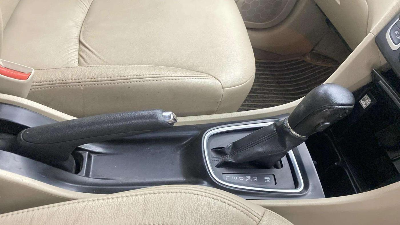 2018 Maruti Ciaz ALPHA  AT 1.5 SHVS PETROL, Petrol, Automatic, 58,264 km, Gear Lever