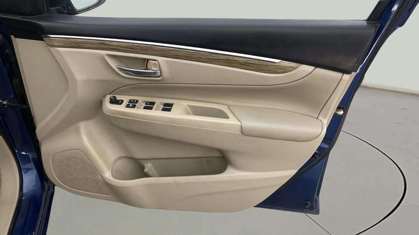 2018 Maruti Ciaz ALPHA  AT 1.5 SHVS PETROL, Petrol, Automatic, 58,264 km, Driver Side Door Panels Control