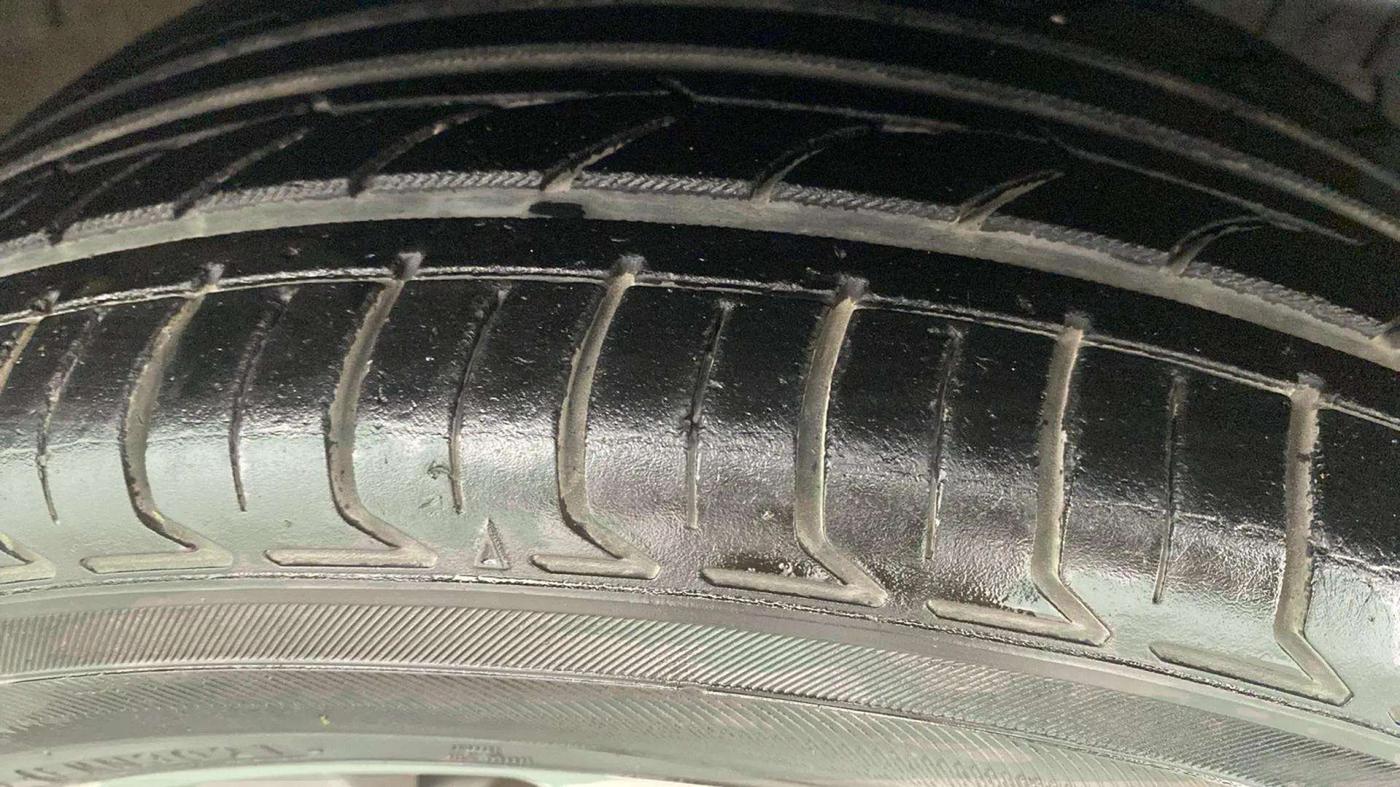 2018 Maruti Ciaz ALPHA  AT 1.5 SHVS PETROL, Petrol, Automatic, 58,264 km, Right Front Tyre Tread