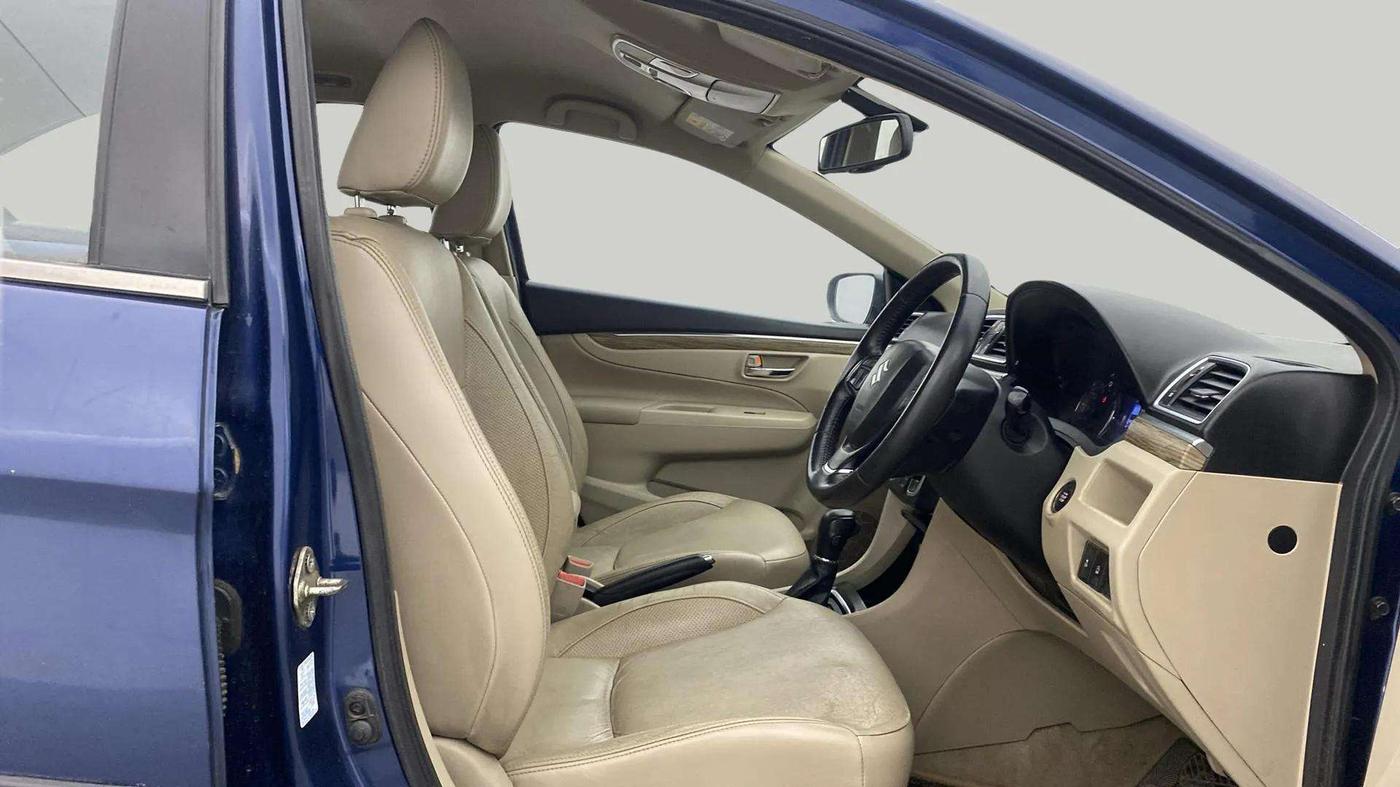 2018 Maruti Ciaz ALPHA  AT 1.5 SHVS PETROL, Petrol, Automatic, 58,264 km, Right Side Front Door Cabin