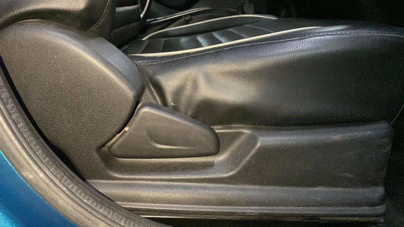 2020 Renault Kwid RXT 1.0 (O), Petrol, Manual, 31,801 km, Driver Side Adjustment Panel