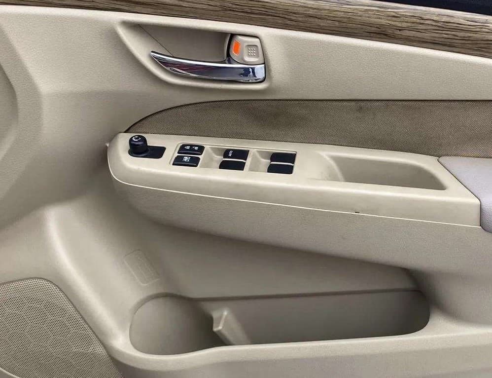 2019 Maruti Ciaz DELTA 1.5 SHVS MT PETROL, Petrol, Manual, 61,815 km, Driver Side Door Panels Control