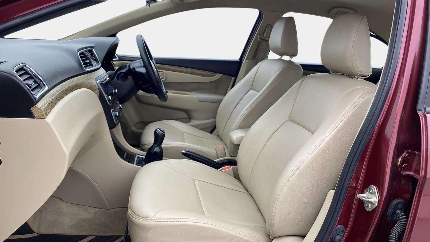 2019 Maruti Ciaz DELTA 1.5 SHVS MT PETROL, Petrol, Manual, 61,815 km, Right Side Front Door Cabin