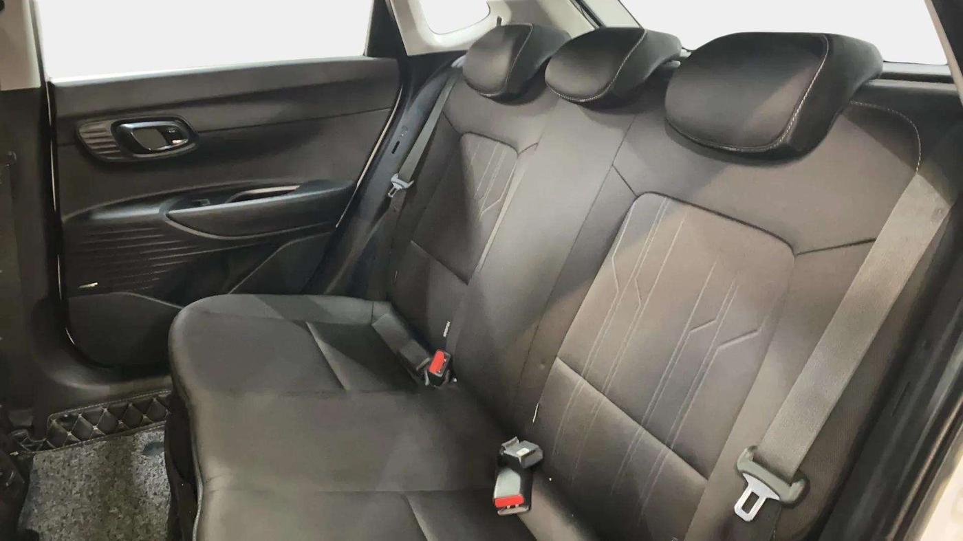 2023 Hyundai NEW I20 ASTA 1.2 MT, Petrol, Manual, 28,257 km, Right Side Rear Door Cabin