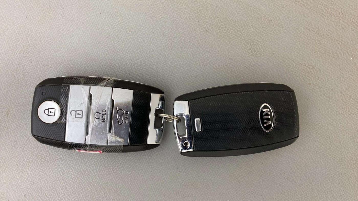 2020 KIA SONET HTX 1.0 IMT, Petrol, Manual, 38,704 km, Key Close Up