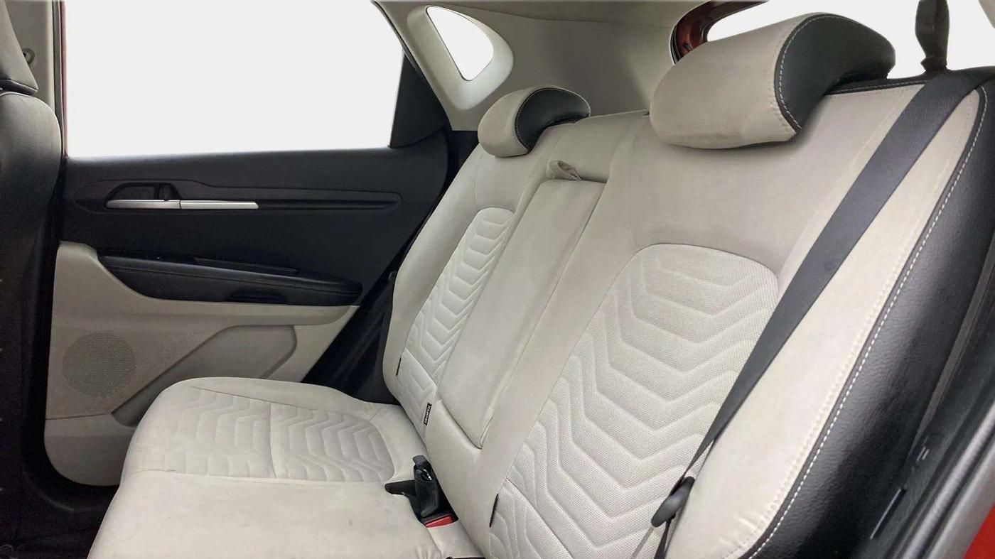 2020 KIA SONET HTX 1.0 IMT, Petrol, Manual, 38,704 km, Right Side Rear Door Cabin
