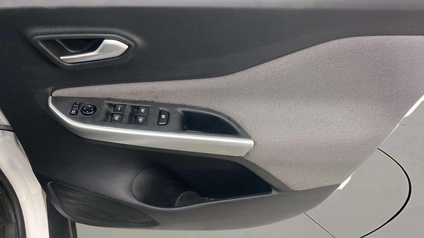 2022 Nissan MAGNITE XV EXECUTIVE, Petrol, Manual, 19,263 km, Driver Side Door Panels Control