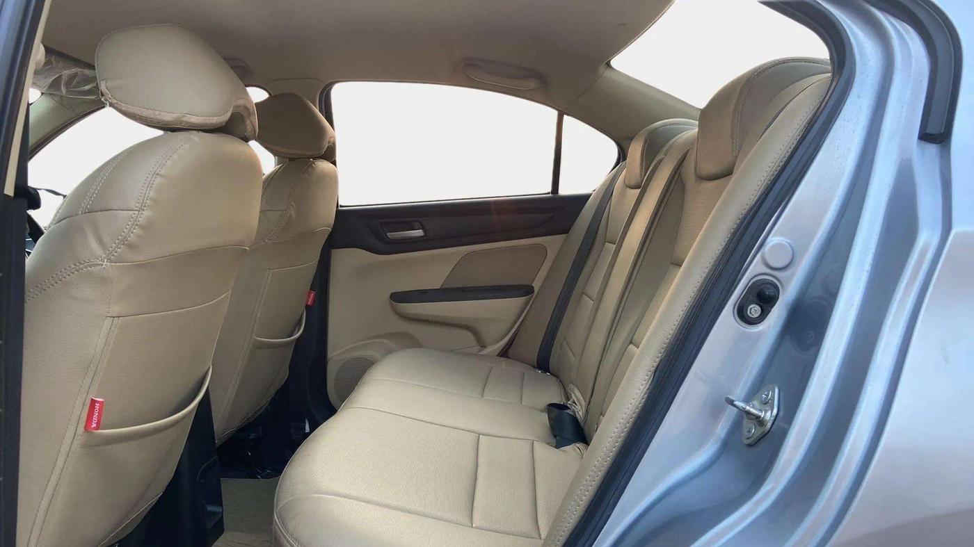 2022 Honda Amaze 1.2L I-VTEC VX CVT, Petrol, Automatic, 25,380 km, Right Side Rear Door Cabin