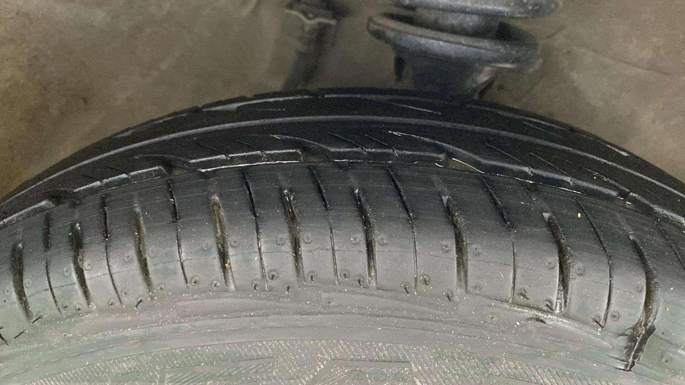 2015 Maruti Alto 800 VXI, Petrol, Manual, 53,832 km, Right Front Tyre Tread