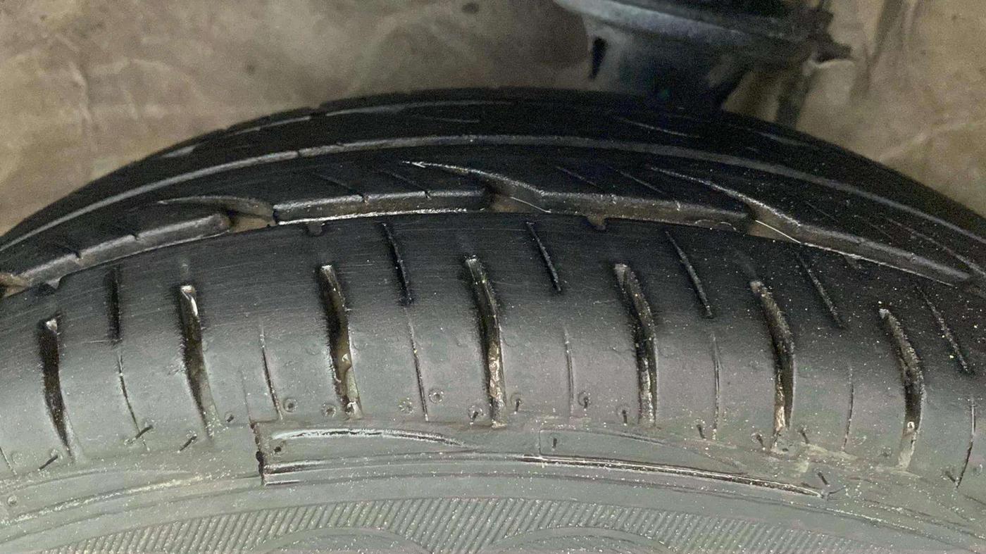 2015 Maruti Alto 800 VXI, Petrol, Manual, 53,832 km, Left Front Tyre Tread