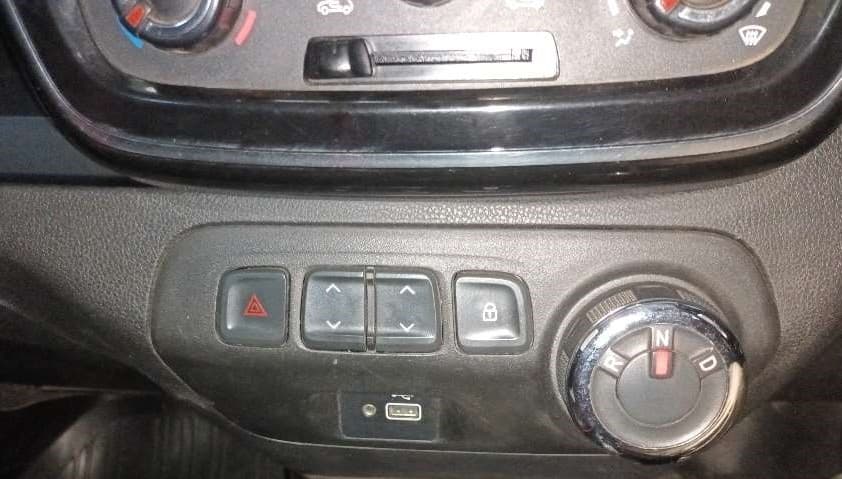 2019 Renault Kwid RXT 1.0 AMT (O), Petrol, Automatic, 35,788 km, Gear Lever