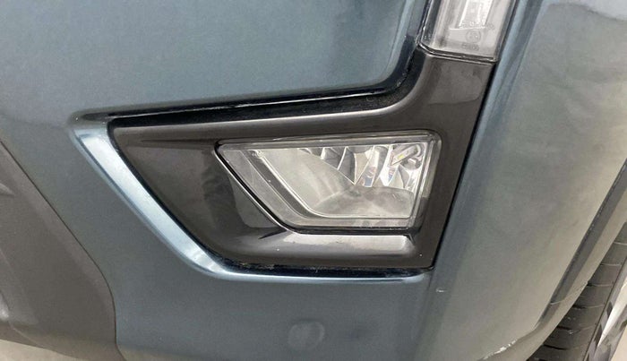 2021 Mahindra XUV300 W6 1.2 PETROL AMT, Petrol, Automatic, 13,715 km, Right fog light - Fog light not working