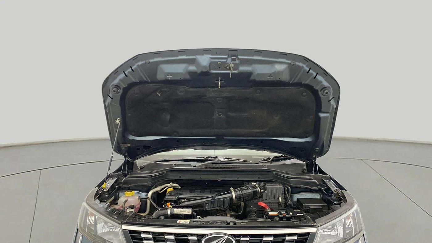 2021 Mahindra XUV300 W6 1.2 PETROL AMT, Petrol, Automatic, 13,715 km, Open Bonet
