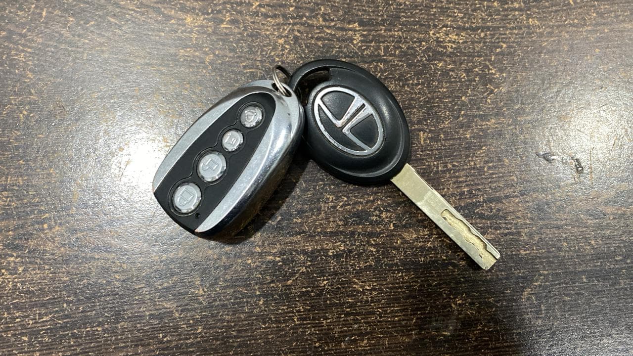 2023 Tata NEXON XE PETROL, Petrol, Manual, 45,812 km, Key Close Up