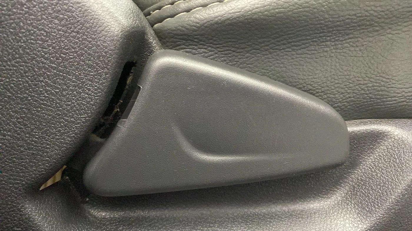 2016 Renault Kwid RXT 0.8 (O), Petrol, Manual, 55,885 km, Driver Side Adjustment Panel