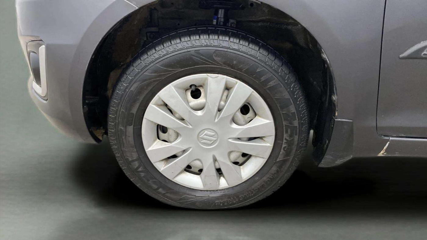 2017 Maruti Swift LXI (O), Petrol, Manual, 60,074 km, Left Front Wheel