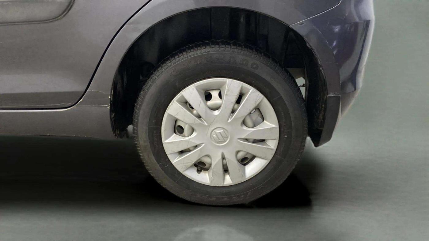 2017 Maruti Swift LXI (O), Petrol, Manual, 60,074 km, Left Rear Wheel
