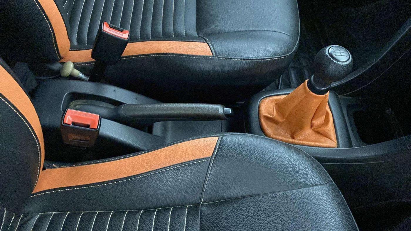 2017 Maruti Swift LXI (O), Petrol, Manual, 60,074 km, Gear Lever