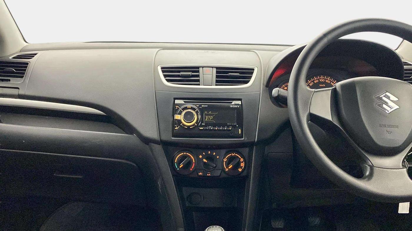 2017 Maruti Swift LXI (O), Petrol, Manual, 60,074 km, Air Conditioner