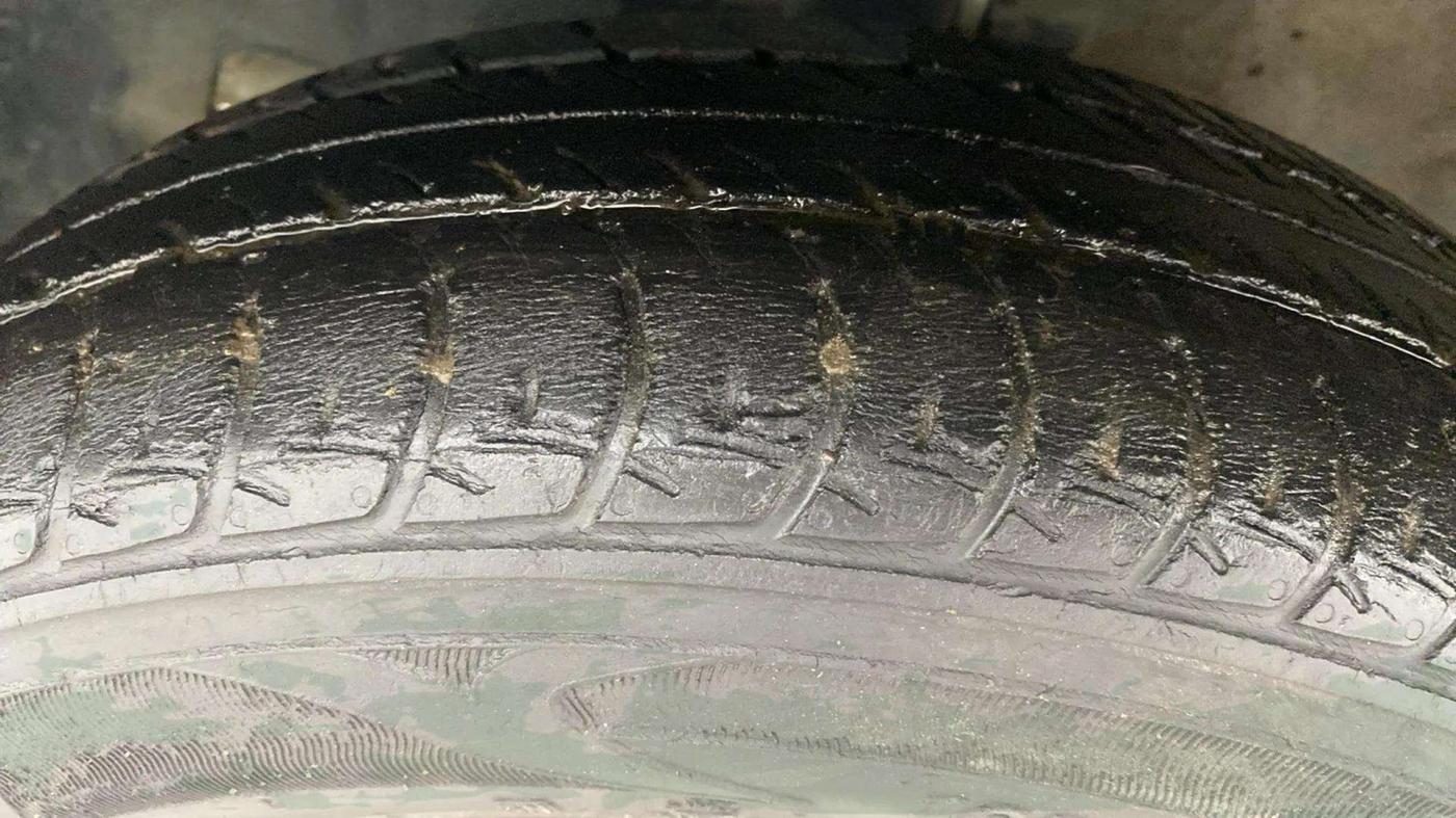 2019 Maruti New Wagon-R VXI 1.0 AMT, Petrol, Automatic, 33,926 km, Left Front Tyre Tread