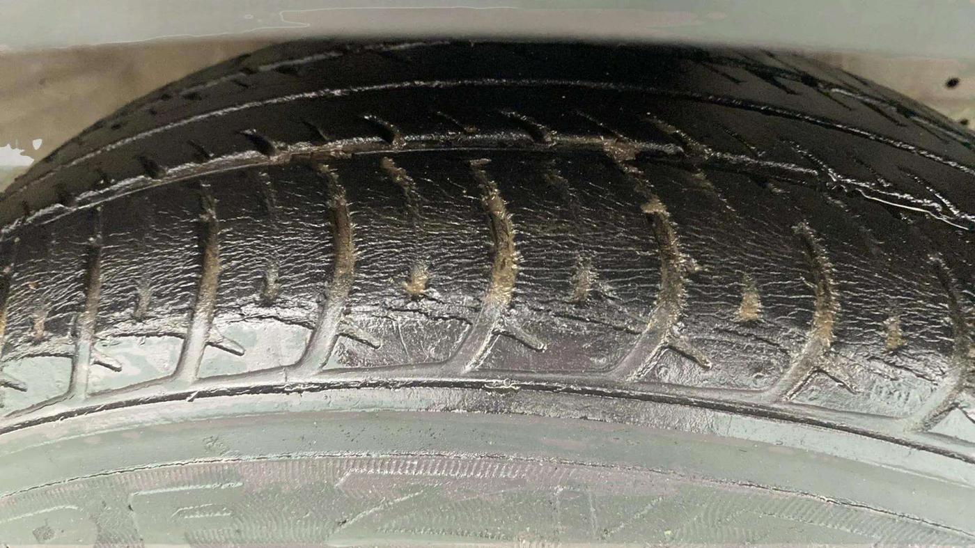 2019 Maruti New Wagon-R VXI 1.0 AMT, Petrol, Automatic, 33,926 km, Right Front Tyre Tread