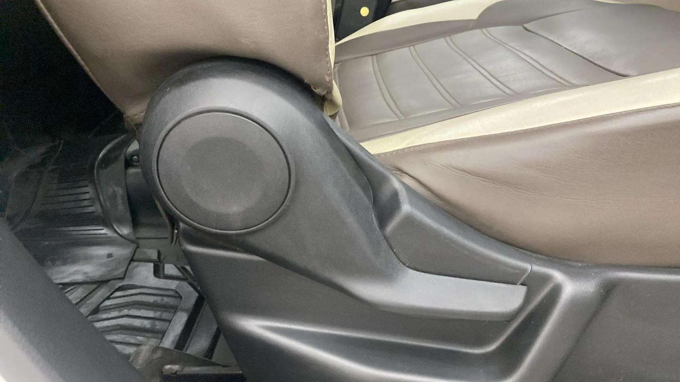 2019 Maruti New Wagon-R VXI 1.0 AMT, Petrol, Automatic, 33,926 km, Driver Side Adjustment Panel