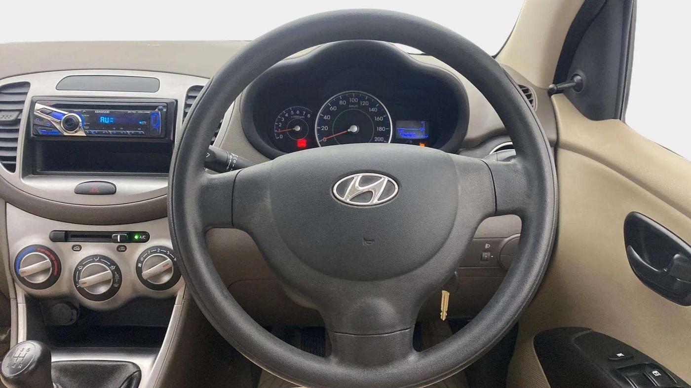 2013 Hyundai i10 MAGNA 1.1, Petrol, Manual, 49,238 km, Steering Wheel Close Up