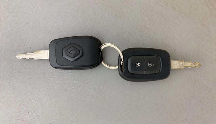 2022 Renault Kwid RXT 1.0 AMT, Petrol, Automatic, 10,316 km, Key Close Up