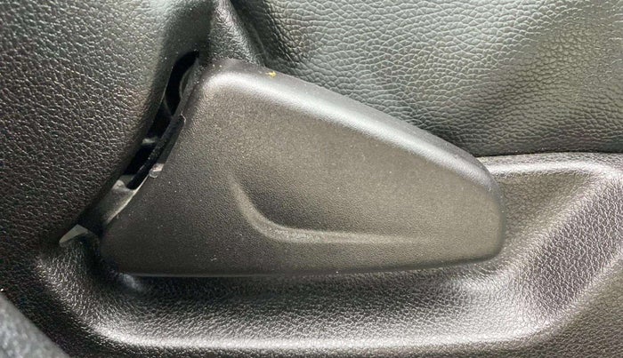 2022 Renault Kwid RXT 1.0 AMT, Petrol, Automatic, 10,316 km, Driver Side Adjustment Panel