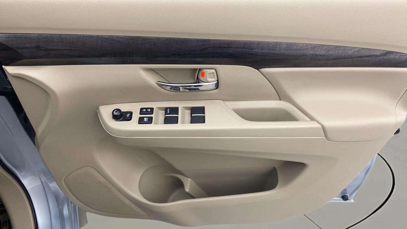 2022 Maruti Ertiga ZXI+ SHVS, Petrol, Manual, 28,734 km, Driver Side Door Panels Control