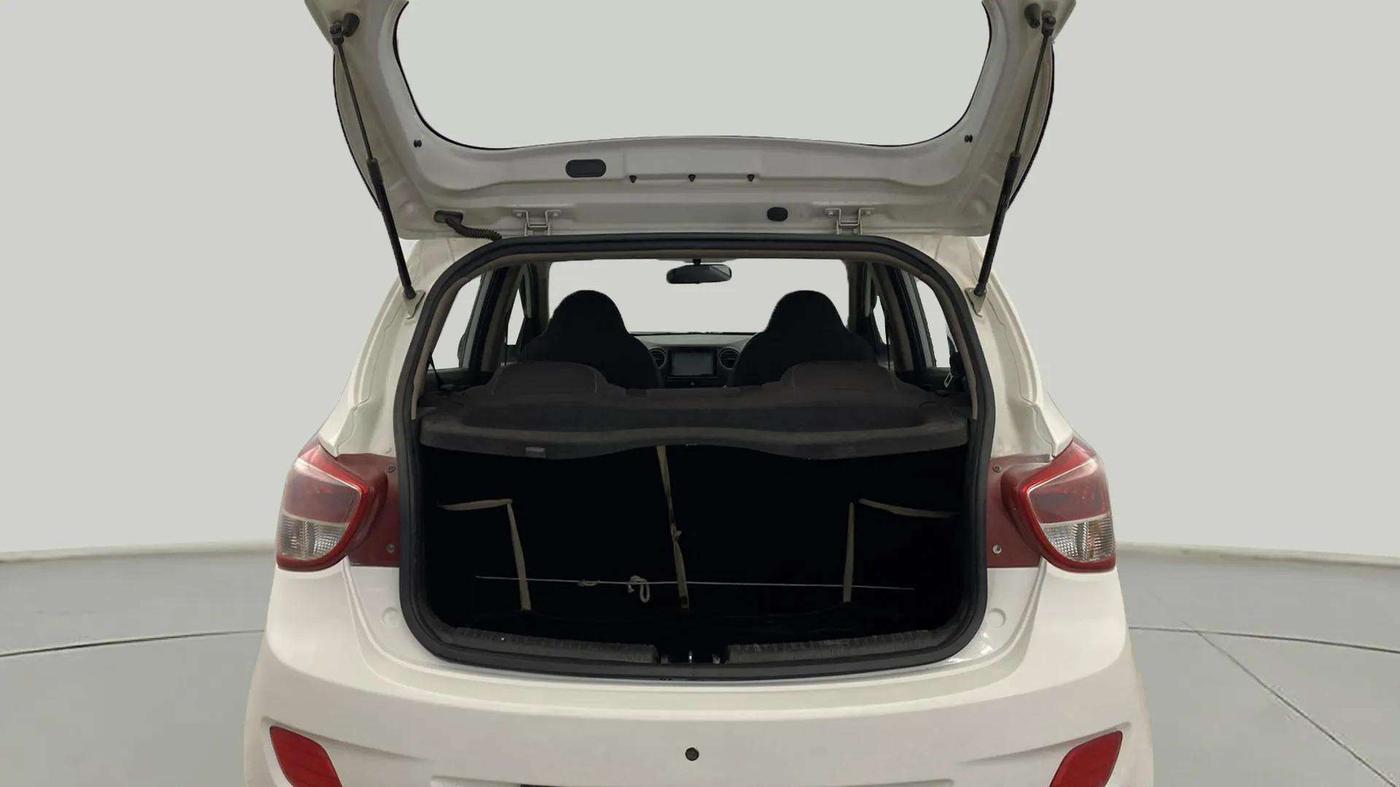 2016 Hyundai Grand i10 MAGNA 1.2 KAPPA VTVT, Petrol, Manual, 97,453 km, Boot Inside