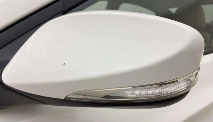 2017 Hyundai Verna 1.6 VTVT SX AT, Petrol, Automatic, 52,617 km, Left rear-view mirror - Folding motor not working