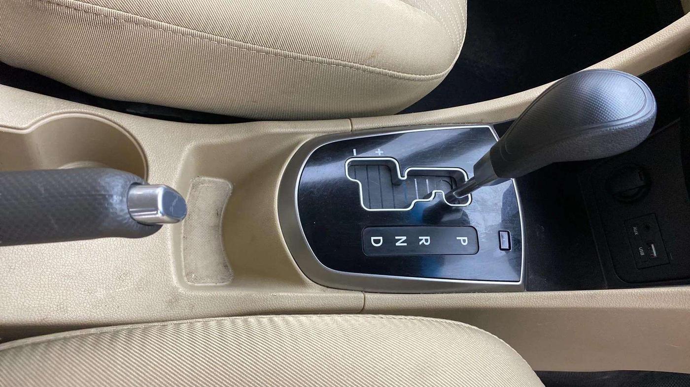 2017 Hyundai Verna 1.6 VTVT SX AT, Petrol, Automatic, 52,617 km, Gear Lever