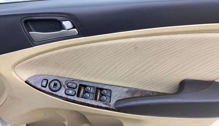 2017 Hyundai Verna 1.6 VTVT SX AT, Petrol, Automatic, 52,617 km, Driver Side Door Panels Control