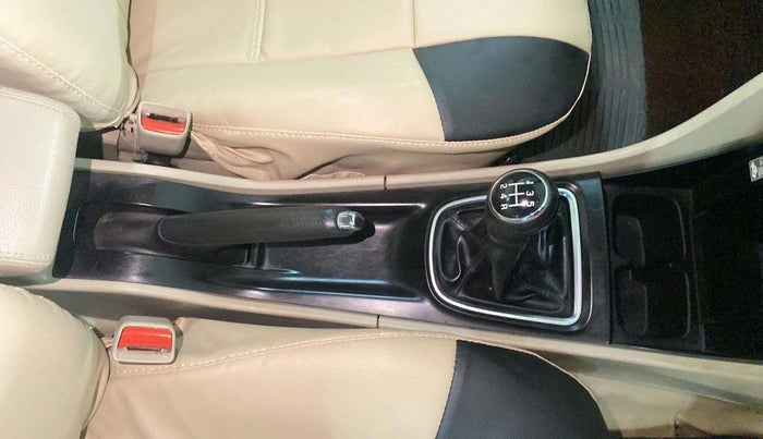 2017 Maruti Ciaz ZDI+ SHVS, Diesel, Manual, 57,778 km, Gear Lever