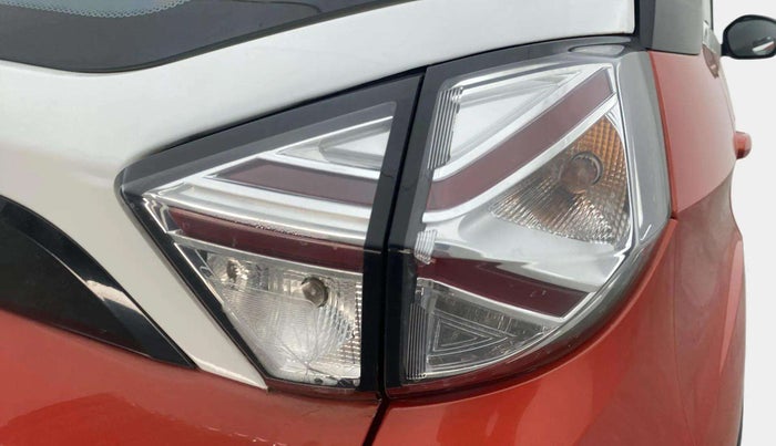 2022 Tata NEXON XZA PLUS DIESEL, Diesel, Automatic, 43,343 km, Right tail light - Minor damage