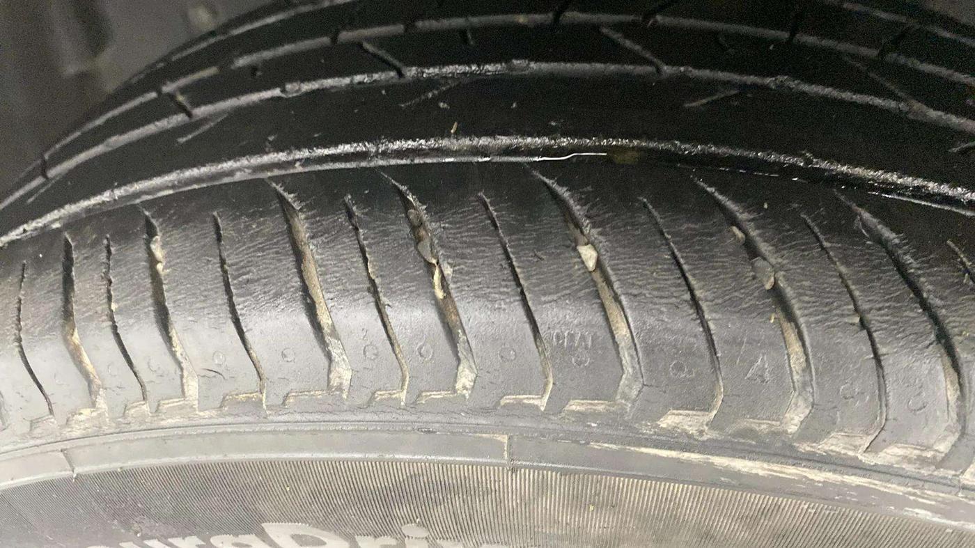 2021 Nissan MAGNITE XV PREMIUM, Petrol, Manual, 26,165 km, Left Front Tyre Tread