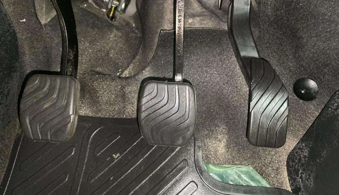 2021 Nissan MAGNITE XV PREMIUM, Petrol, Manual, 25,879 km, Pedals
