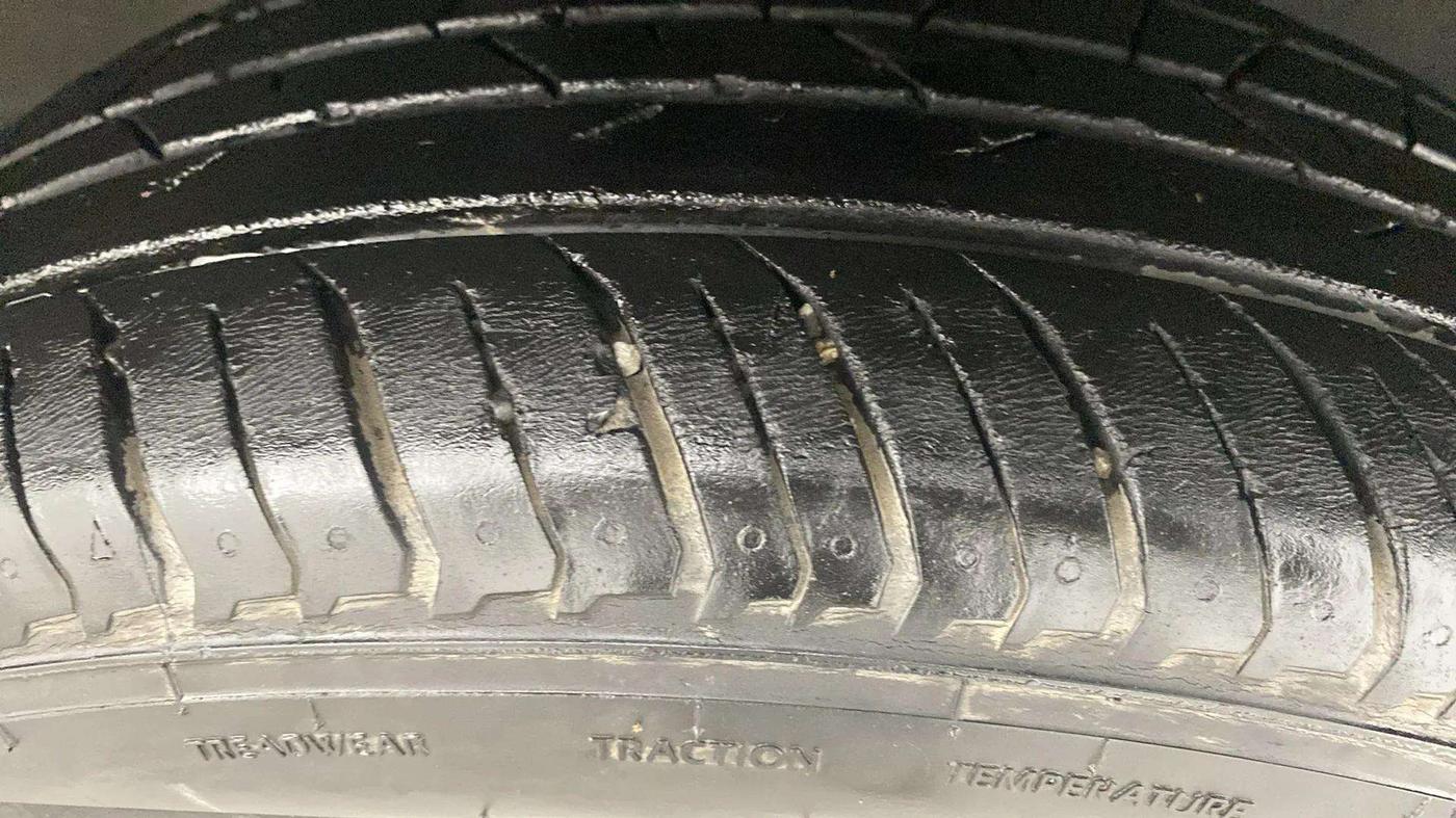 2021 Nissan MAGNITE XV PREMIUM, Petrol, Manual, 26,165 km, Right Front Tyre Tread