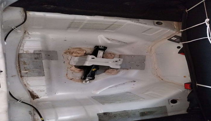 2018 Tata Tiago XT PETROL, Petrol, Manual, 38,365 km, Boot floor - Slight discoloration