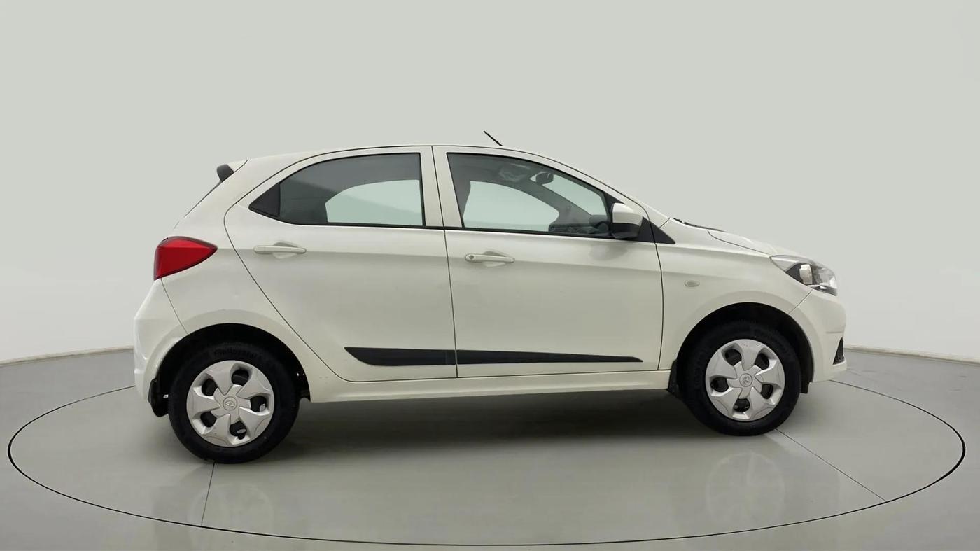 2018 Tata Tiago XT PETROL, Petrol, Manual, 38,365 km, Right Side View