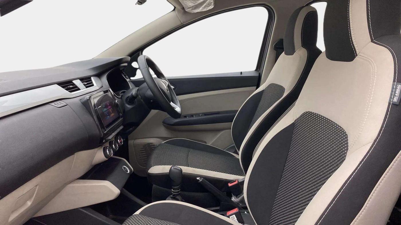 2022 Renault TRIBER RXZ AMT, Petrol, Automatic, 23,183 km, Right Side Front Door Cabin